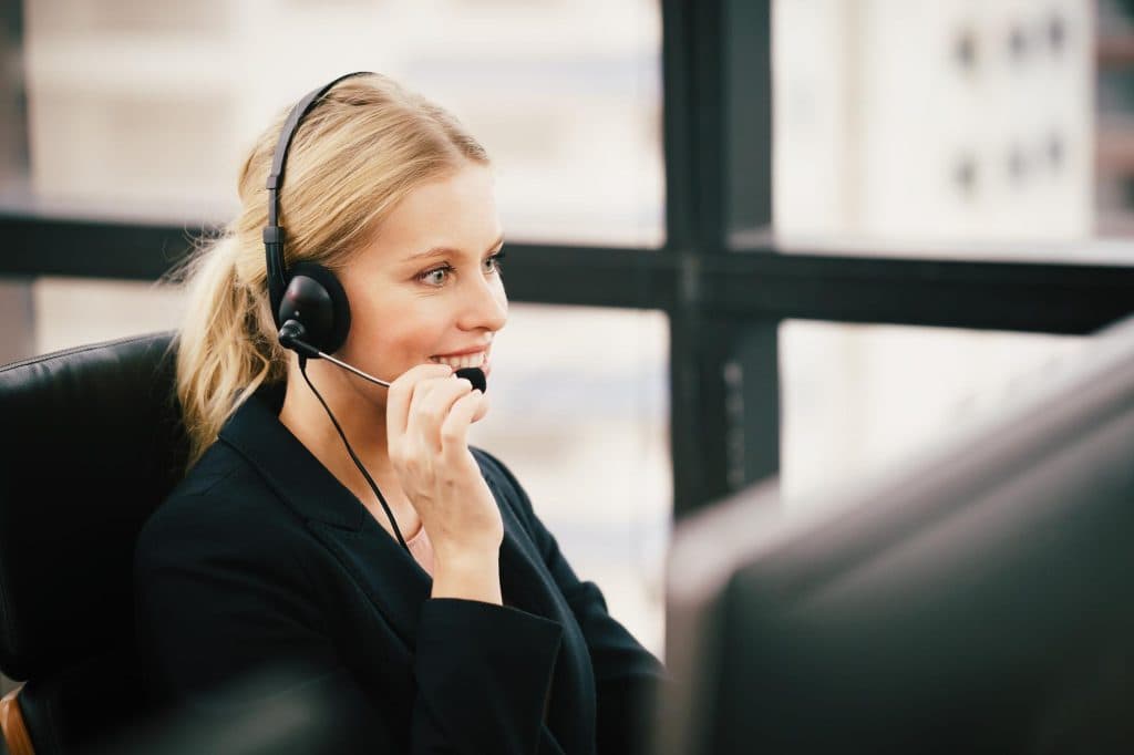 Sales Agent telefoniert